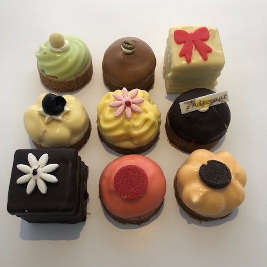 Afbeelding van luxe petit fours 9 stuks